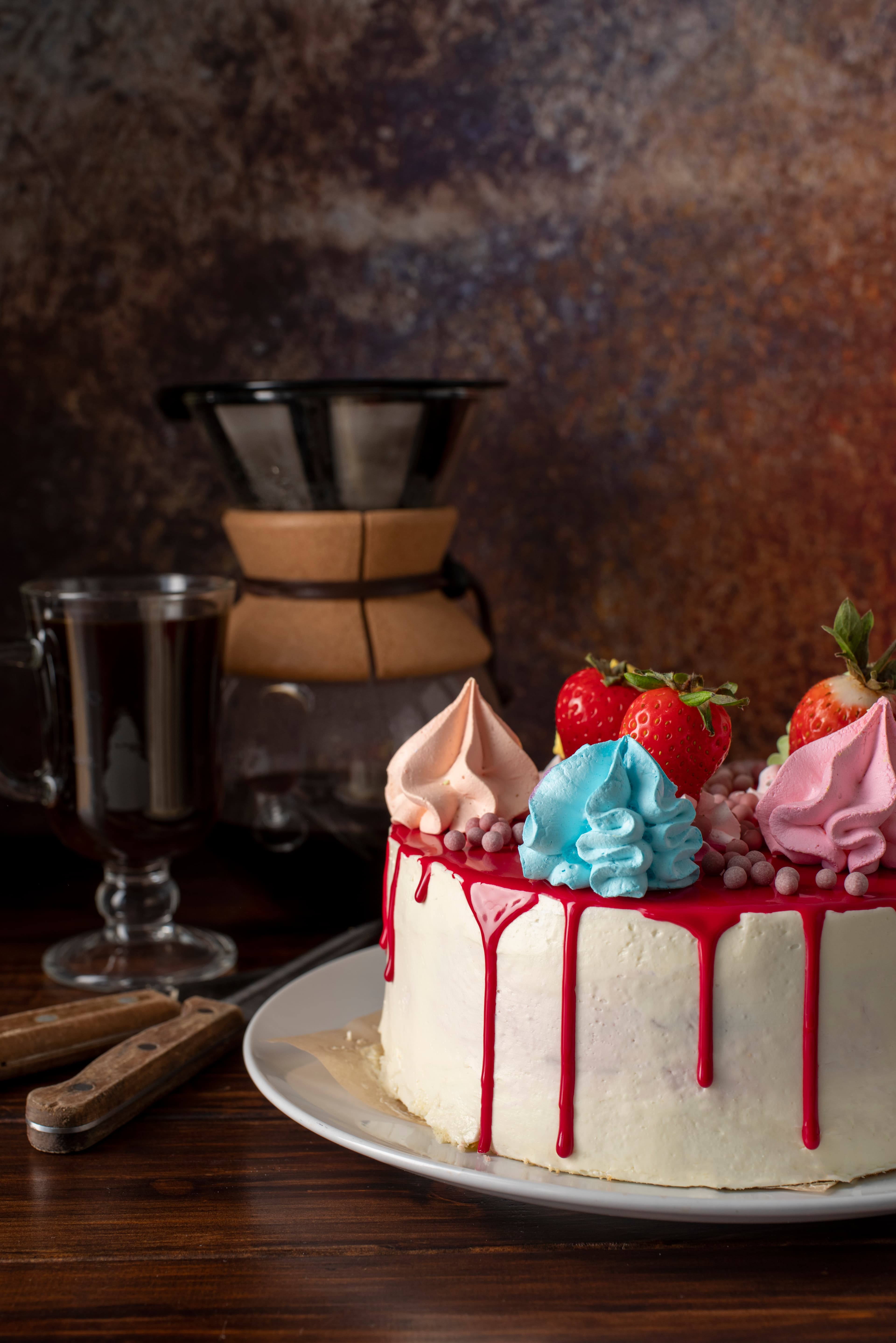 Delicious cake with strawberries